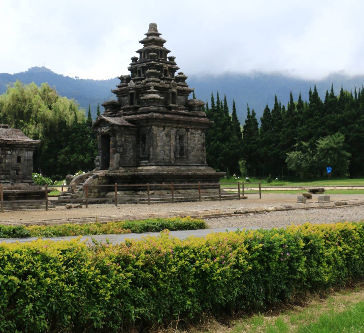 Panduan Lengkap Cek Harga Paket Wisata Dieng: Liburan Cerdas dan Menyenangkan - Foto Candi Arjuna Dieng